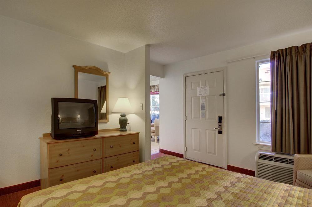 Atlanta Hotel Розуэлл Экстерьер фото